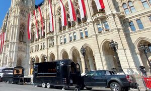 GrillBar Retro Liner am Wiener Rathausplatz, Streetfood Catering in Wien