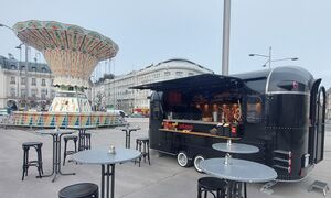 Hollywood in Wien, GrillBar Retro Liner beim Filmdreh