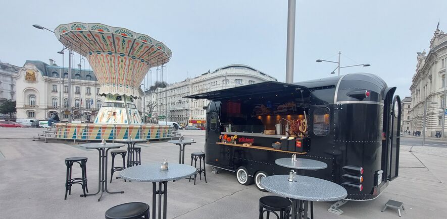 Hollywood in Wien, GrillBar Retro Liner beim Filmdreh