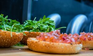 Halloumi Burger beim Zusammenbau (noch ohne Halloumi ;)- Streetfood Catering